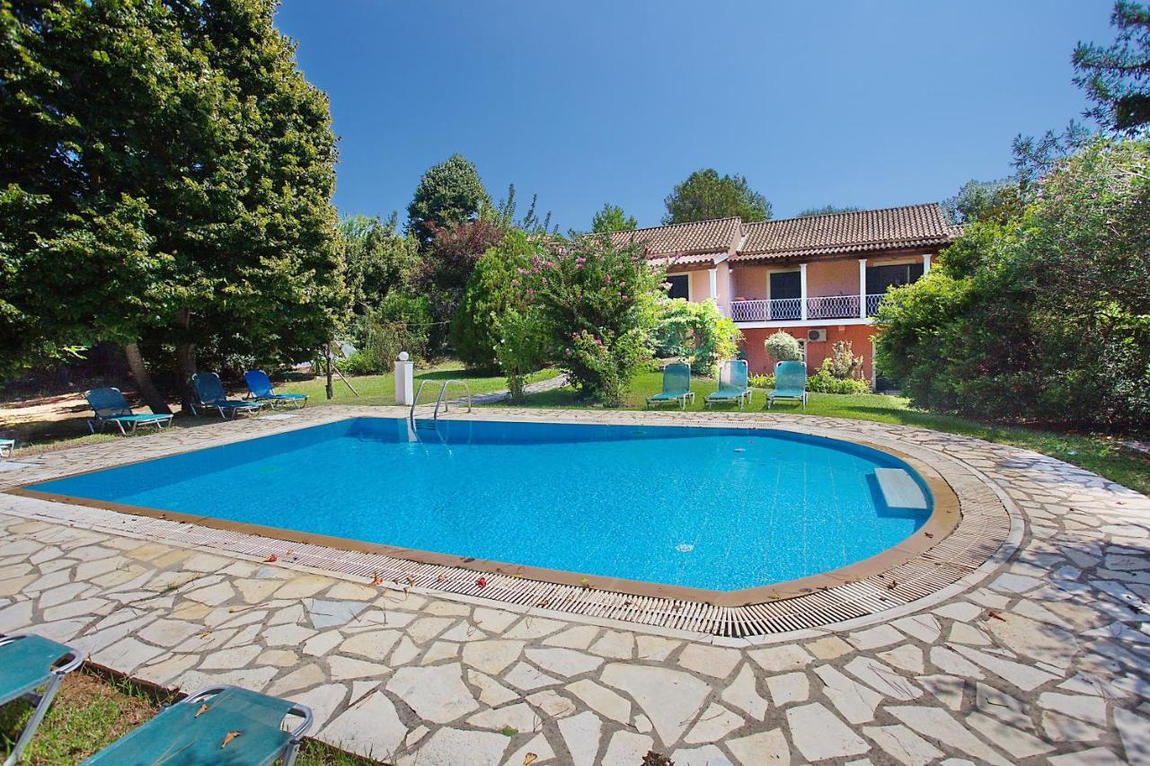 Villa Leda Karousádes Exteriör bild