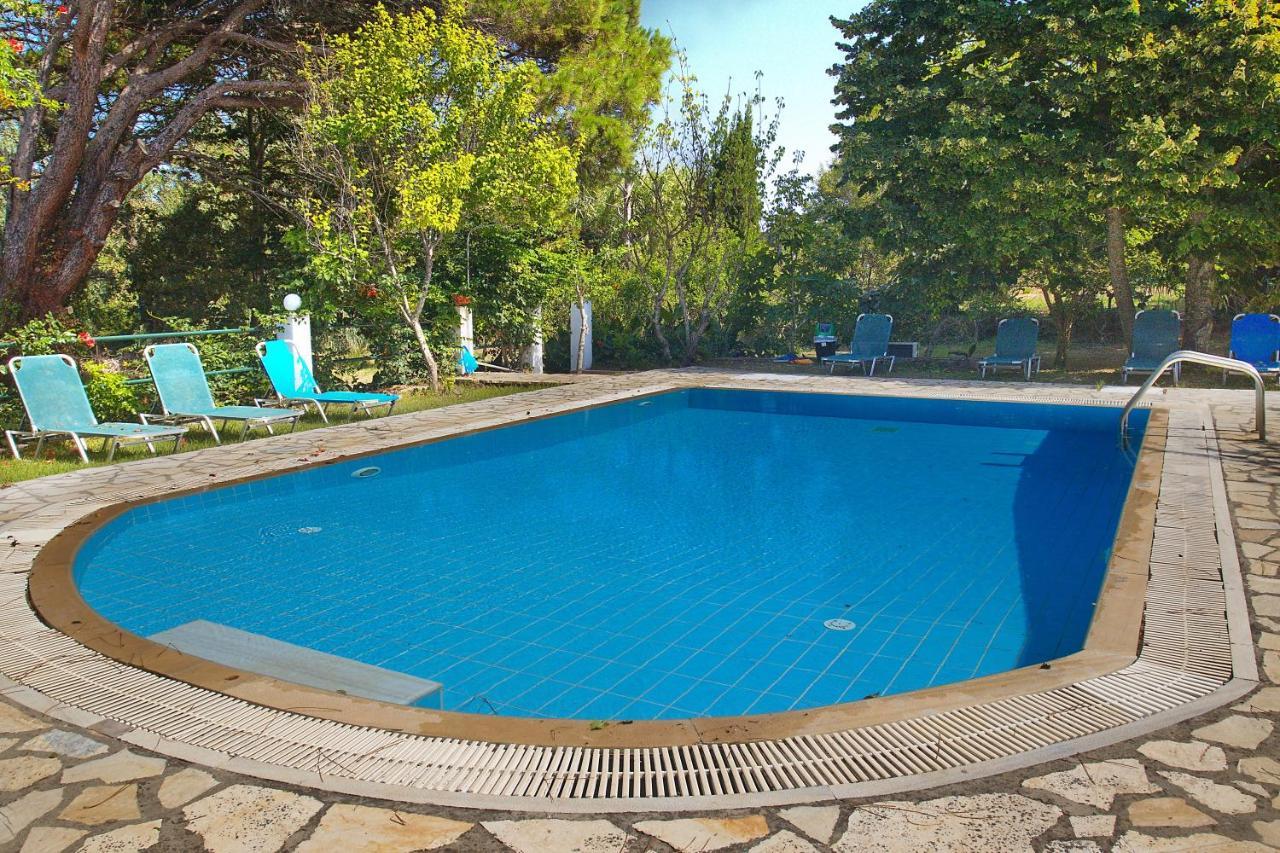 Villa Leda Karousádes Exteriör bild