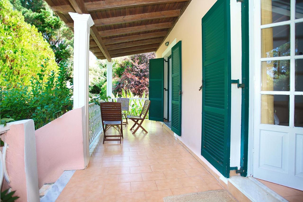 Villa Leda Karousádes Exteriör bild