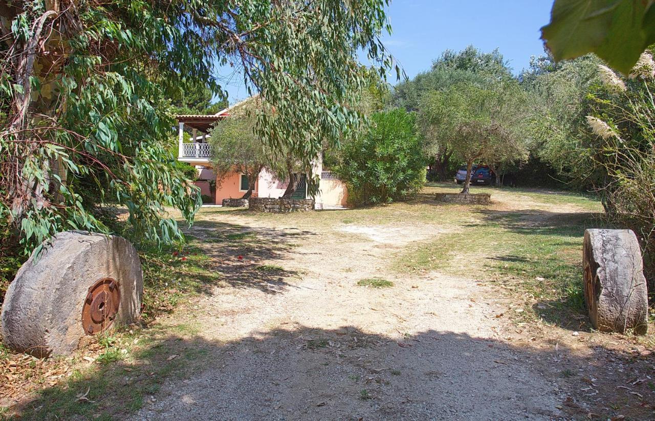 Villa Leda Karousádes Exteriör bild