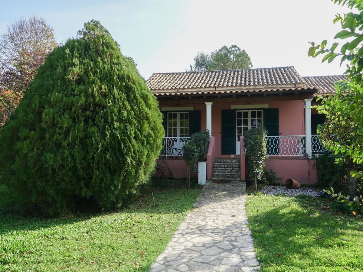 Villa Leda Karousádes Exteriör bild